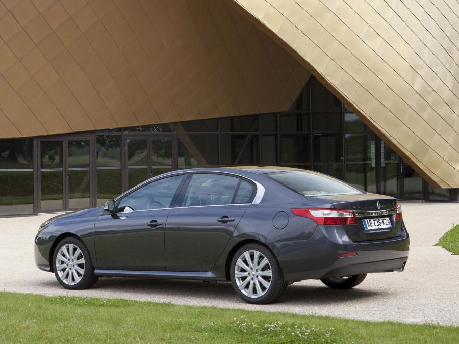  Renault Latitude 2010 года  (фото 7 из 11)